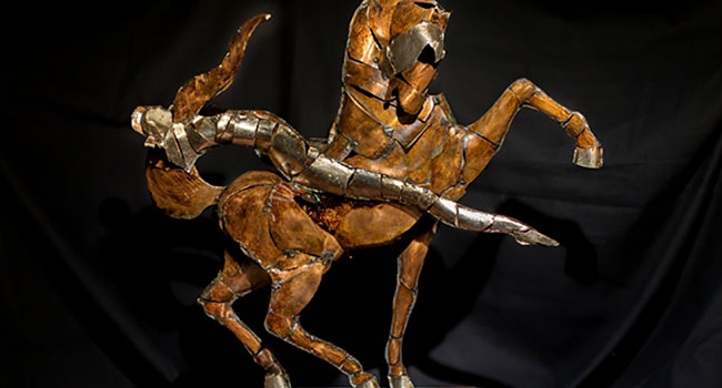 Uno stallone per due - Scultura in rame-acciaio e legno